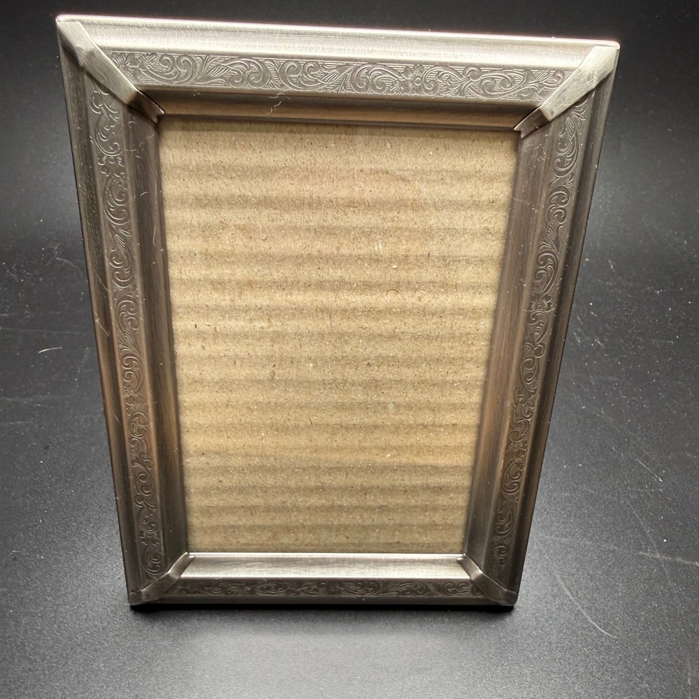 Vintage Style Silver Ornate Embossed Floral 4x6 Photo Frame Tabletop Decor
